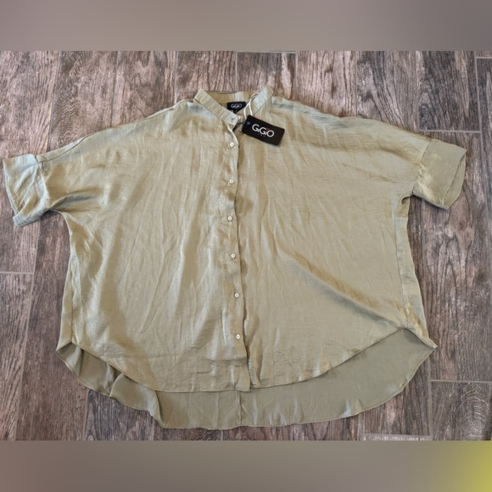 GiGio Womens olive Green Short Sleeve Button Up blouse oversized Small